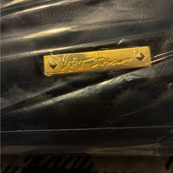 Betsy Johnson Xojaney Large Heart Quilted Tote Chain Detail and Matching Pouch - Picture 6 of 12